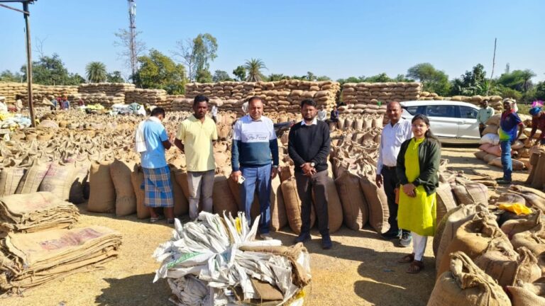 कलेक्टर के निर्देश पर अवैध धान विक्रय पर कार्रवाई कंतेली केंद्र में 60 क्विंटल धान जब्त, एफआईआर दर्ज