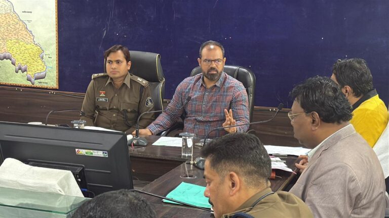 गुरूघासीदास जयंती के अवसर पर मुख्यमंत्री का लालपुर थाना व सेतगंगा संभावित कार्यक्रम कलेक्टर-एसपी ने बैठक लेकर अधिकारियों को सौंपी जिम्मेदारी