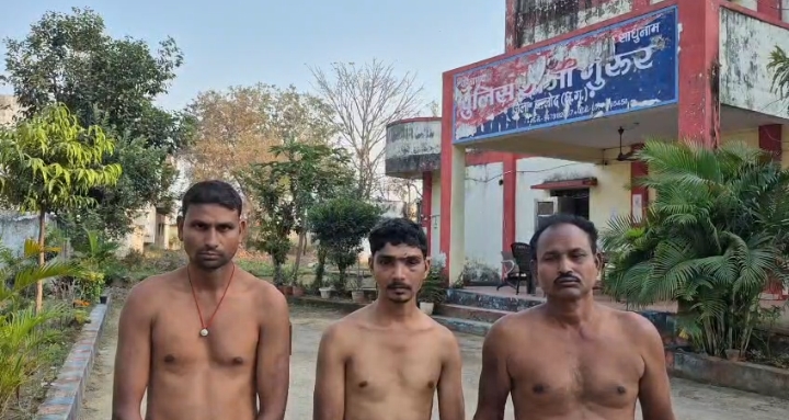 गुरूर थाना क्षेत्र में भरदा गांव में साहू समाज के तीन व्यक्तियों को रास्ता रोककर मारपीट किया गया, शुद्धिकरण के नाम पर तीनों लोगों के ऊपर मूता गया।