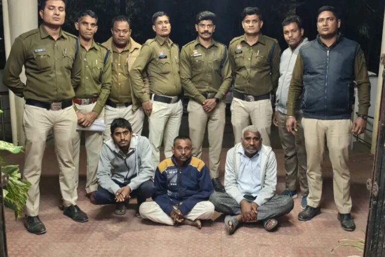 ग्राम निवास पर में जमीन विवाद पर हुई हत्या के आरोपी हुए गिरफ्तार मुख्य आरोपी डॉक्टर फरार 