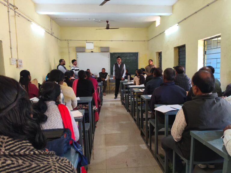 नई शिक्षा नीति के तहत माध्यमिक शिक्षकों का पाँच दिवसीय प्रशिक्षण संपन्न102 माध्यमिक शालाओं के 145 शिक्षकों ने लिया प्रशिक्षण, नवीन पाठ्यपुस्तकों पर दिया गया विशेष जोर