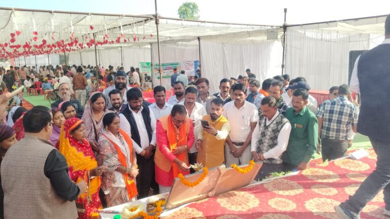 प्रशासन गांव की ओर : ग्राम कंतेली में सुशासन सप्ताह शिविर का हुआ आयोजन