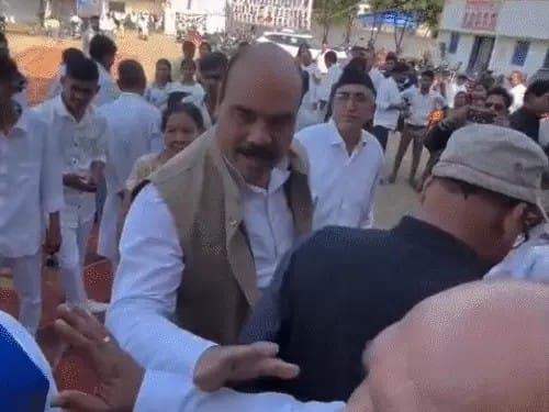 सतनामी समाज के कार्यक्रम में RSS वापस जाओ के नारे:बिलासपुर में गुरु घासीदास कार्यक्रम में बवाल; युवाओं ने RSS पदाधिकारियों से कहा-निकलिए यहां से