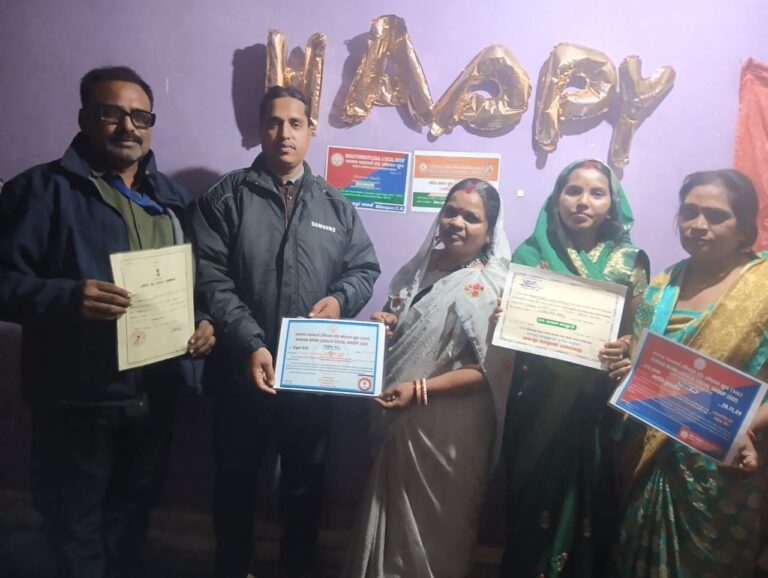 छत्तीसगढ़ बिलासपुर चकरभाठा अंतर्गत विश्व महालक्ष्मी महिला स्वसहयता समूह एवं क्राइम फ्री इंडिया मिशन के संयुक्त कार्यक्रम में लिया अपराध मुक्त का संकल्प।