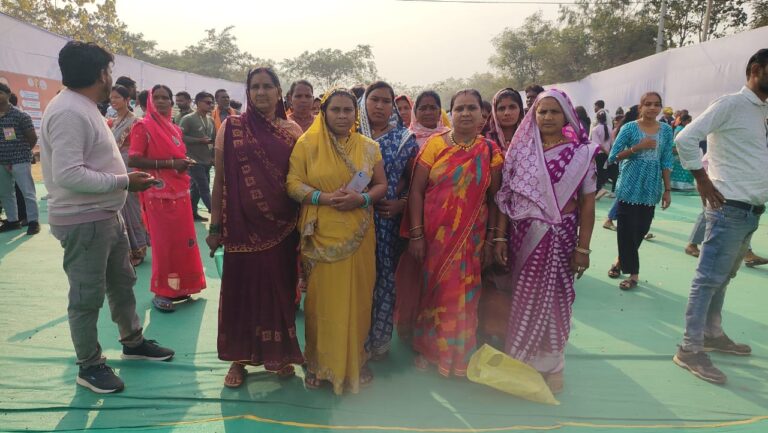 बिल्हा ब्लॉक के अंतर्गत श्मशान घाट की जमीन पर दर्जनों लोगों का अवैध कब्जा