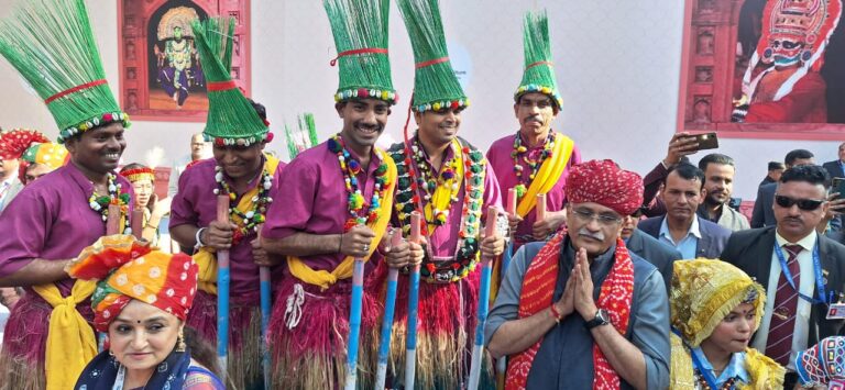 छत्तीसगढ़ की लोक कला गेड़ी नृत्य को यूनेस्को ने सराहा दिल्ली में 180 देशों के प्रतिनिधियों के समक्ष छत्तीसगढ़ की लोक संस्कृति का प्रदर्शन