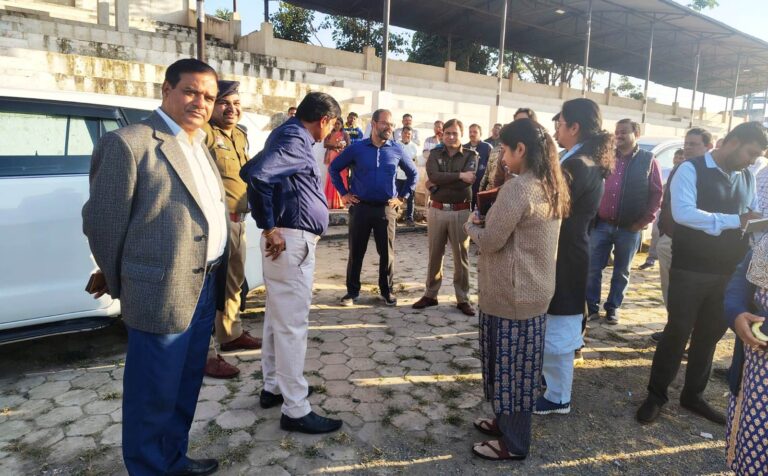 हर्षोल्लास एवं गरिमामय वातावरण में मनाया जाएगा गणतंत्र दिवस  कलेक्टर-एसपी ने कार्यक्रम स्थल का किया निरीक्षण