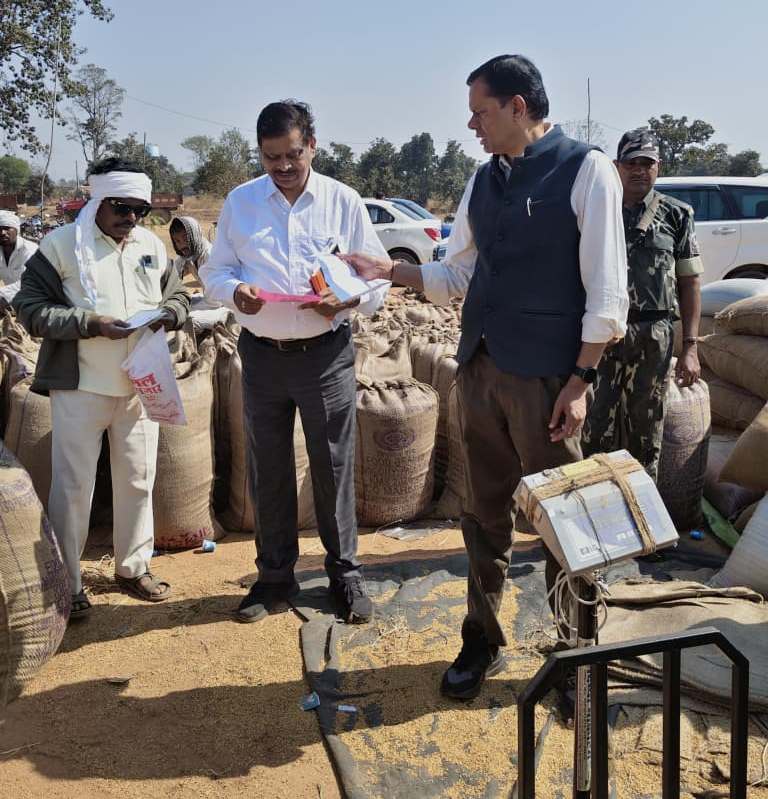 संभागायुक्त श्री सत्यनारायण राठौर ने अंतर्राज्यीय सीमा पाटेकोहरा बेरियर का किया औचक निरीक्षण
