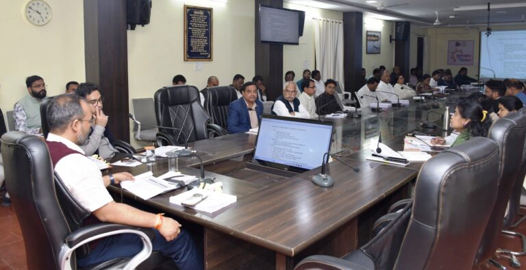 बेहतर समन्वय से करें कार्य, योजनाओं एवं गतिविधियों में लाएं लक्षित प्रगति: कलेक्टर  कलेक्टर ने समय-सीमा बैठक में की विभिन्न योजनाओं एवं गतिविधियों की समीक्षा