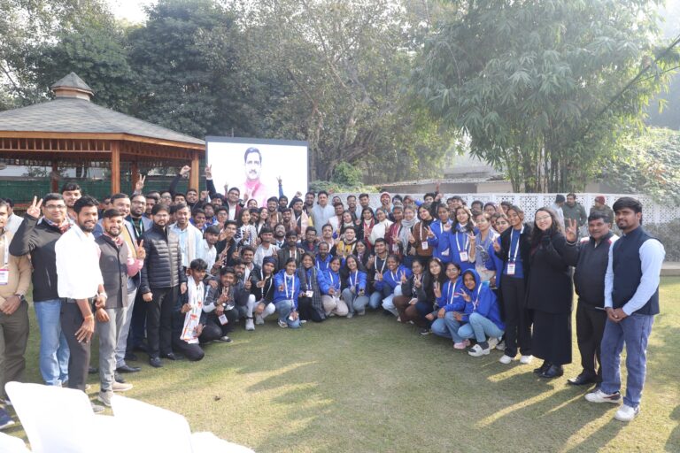 दिल्ली के आँगन में महका छत्तीसगढ़: केंद्रीय राज्यमंत्री तोखन साहू ने ‘विकसित भारत’ के 100 युवा दूतों का किया अभिनंदन