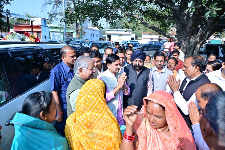 केंद्रीय आवासन एवं शहरी कार्य राज्य मंत्री श्री तोखन साहू ने मल्हार महोत्सव में की सहभागिता, ग्राम मोहभट्ठा में सौर हाईमास्ट संयंत्र का किया लोकार्पण