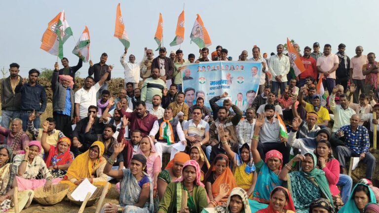 मनरेगा बचाओ अभियान के तहत पथरिया ब्लॉक में कांग्रेस का जोरदार विरोध प्रदर्शन