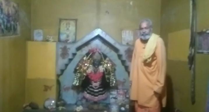 बिलासपुर हाई कोर्ट छातौंना के समीप काली मंदिर में बाबा को लोकल स्तरीय निवासी ने दिया मंदिर आश्रम ना छोड़ने पर पुजारी को दिया जान माल के नुकसान कि दी धमकी धमकी