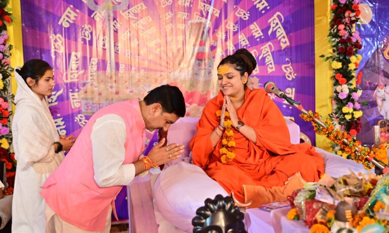 केंद्रीय आवासन एवं शहरी कार्य राज्य मंत्री श्री तोखन साहू ग्राम झलियालपुर में आयोजित 11 कुण्डीय श्री रूद्र महायज्ञ एवं शिव महापुराण कथा में हुए शामिल