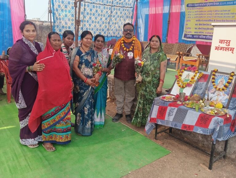 शांतिकुंज हरिद्वार गायत्री तीर्थ के अखंड ज्योति के 100 वर्ष पूरे भारत के सभी गायत्री मंदिर गायत्री आश्रम सामाजिक संस्थाओं के कार्यालय में मीटिंग हुई।