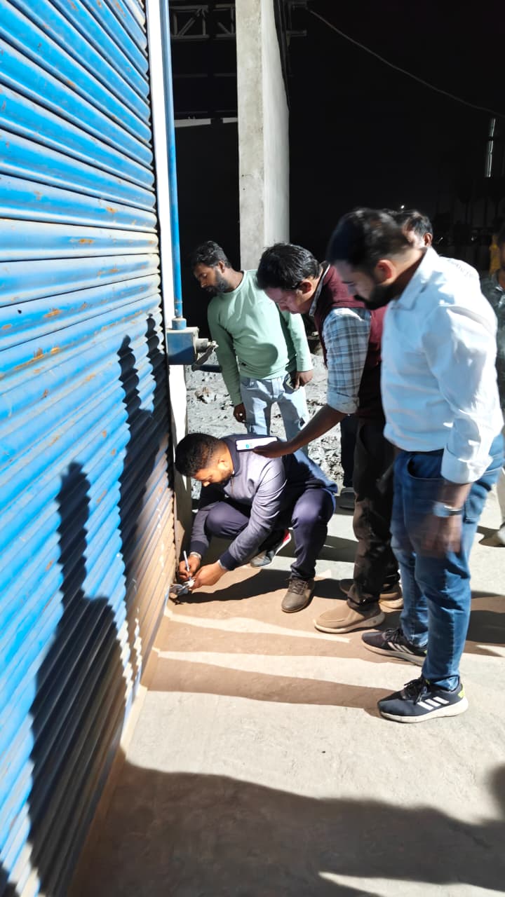 लगभग 5.5 करोड़ रुपये के धान की हेराफेरी  गणेश मिनरल्स राइस मिल सरगांव-पेंड्री को किया गया सील