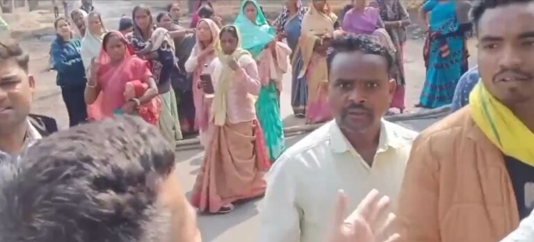 सरगुजा में आदिवासी समाज का आक्रोश – भानुप्रताप सिंह के अभद्र बोल और गाली-गलौज की कड़ी निंदा, सार्वजनिक माफी की मांग