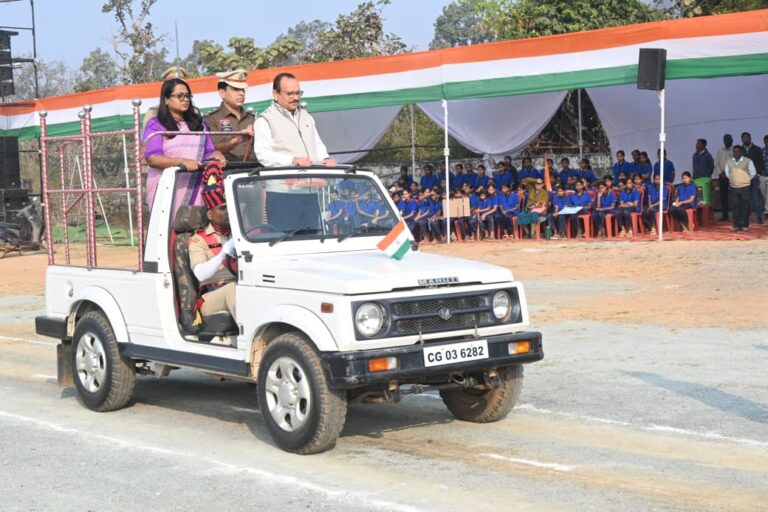 मिनी स्टेडियम मोहला में हुआ गणतंत्र दिवस समारोह का फुल ड्रेस रिहर्सल  – कलेक्टर श्रीमती प्रजापति ने लिया व्यवस्थाओं का जायजा
