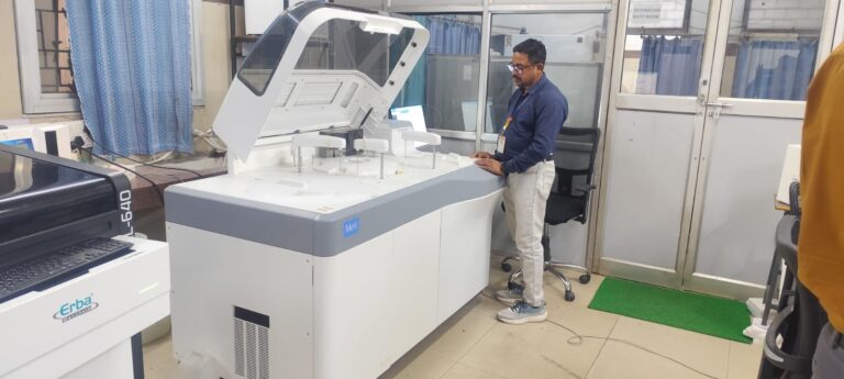 सिम्स के बायोकेमेस्ट्री विभाग में अत्याधुनिक मशीनें स्थापित, अब रिपोर्ट मिलेगी पूरी तरह कंप्यूटरीकृत