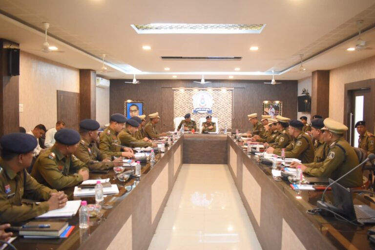 पुलिस महानिरीक्षक, बिलासपुर रेंज बिलासपुर श्री रामगोपाल गर्ग (IPS) द्वारा आज जांजगीर चांपा जिले के पुलिस अधिकारियों की समीक्षा बैठक आहूत की गई