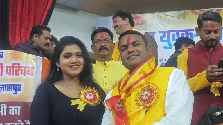 बिलासपुर में वर-वधू परिचय सम्मेलन एवं होली मिलन समारोह में छत्तीसगढ़ी अभिनेत्री सोनाली सहारे शामिल, फिल्म ‘रिवाज’ का किया प्रमोशन