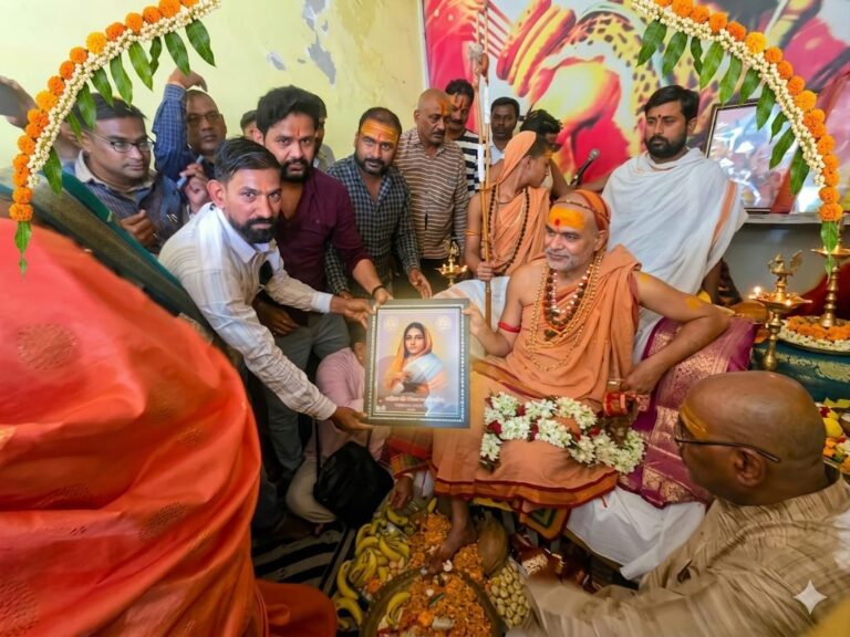 बिल्हा में ‘परशुराम भवन’ के भूमि पूजन कार्यक्रम में शामिल हुए शंकराचार्य अविमुक्तेश्वरानंद; सरकारों पर कसा तंज