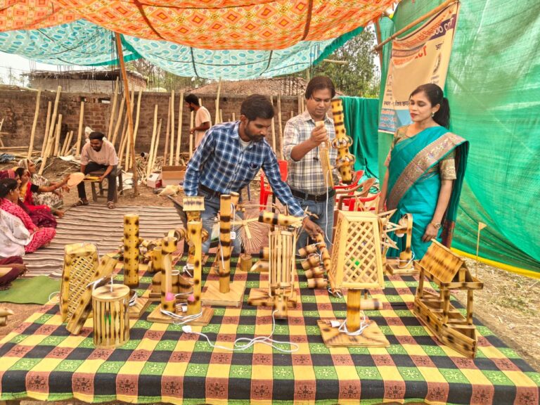 बांस शिल्प प्रशिक्षण केन्द्र शुक्लाभाठा में प्रशिक्षण कार्यक्रम का सफल समापन