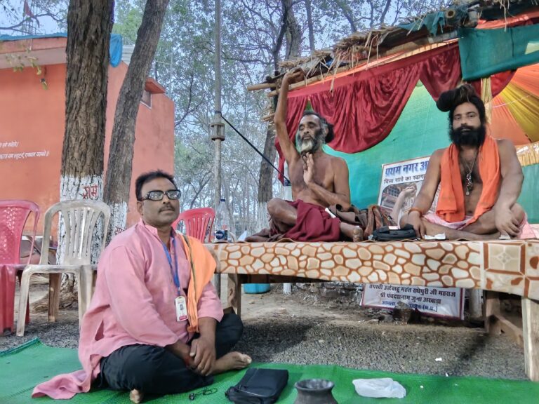 शतचंडी महायज्ञ में अंतर्राष्ट्रीय तपस्वी उर्ध्वबाहू राधे पुरी जी महाराज श्री पंचदशनाम जूना अखाड़ा बने दिव्या आयोजन का प्रमुख केंद्र, क्षेत्रीय रहवासियों व भक्तों को दिए दिव्य दर्शन