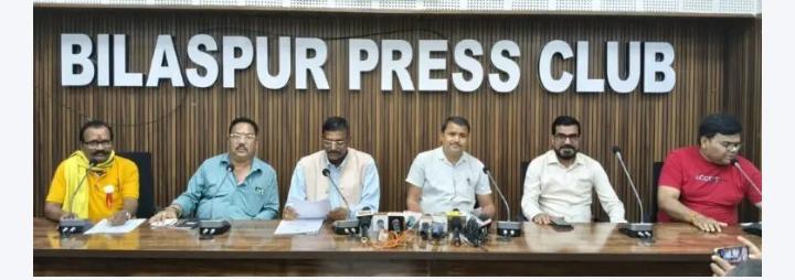 ​बिलासपुर। छत्तीसगढ़ के बक्सर राजपूत क्षत्रिय समाज में व्याप्त कथित विसंगतियों, नियमों की अनदेखी को देखते हुए मोर्चा खोल कर किया विरोध