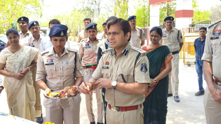 मुंगेली पुलिस को मिली अत्याधुनिक मोबाइल फॉरेंसिक वैन