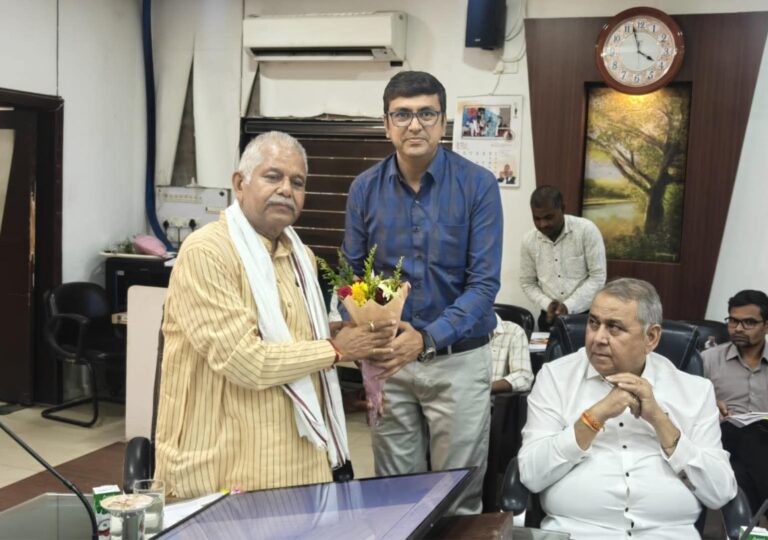 बिलासपुर: जिला खनिज संस्थान न्यास (DMF) की शासी परिषद की बैठक संपन्न; विधायक धर्मलाल कौशिक ने विकास कार्यों की पारदर्शिता पर दिया जोर।