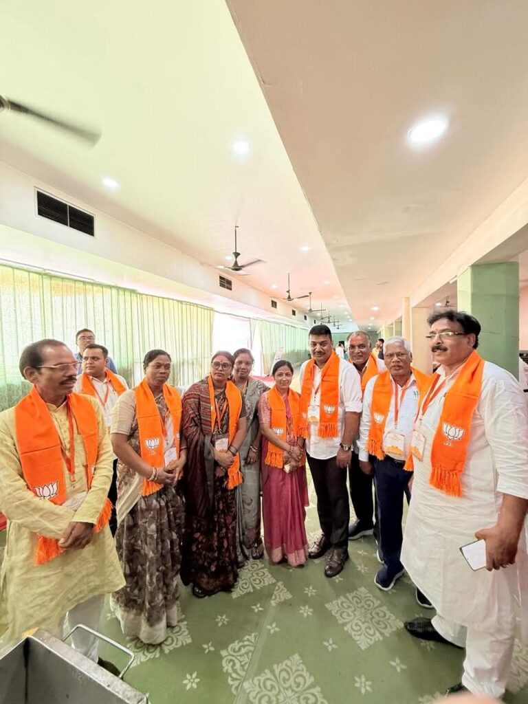 भाजपा का पण्डित दीनदयाल उपाध्याय प्रशिक्षण महाअभियान: बिलासपुर के तिफरा में जुटे दिग्गज; अमर अग्रवाल और सुशांत शुक्ला ने कार्यकर्ताओं को दिया राष्ट्र निर्माण और सेवा समर्पण का मंत्र।