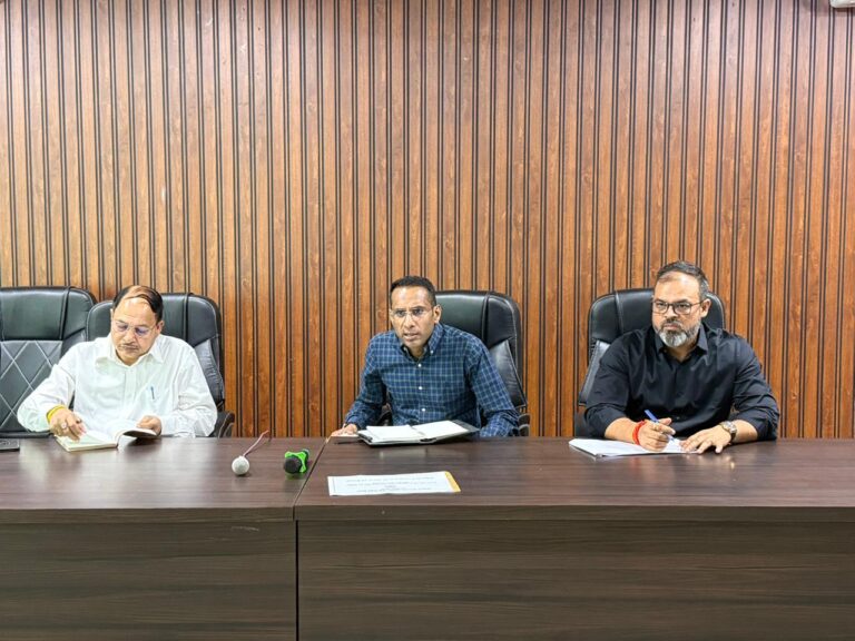 विभागीय समन्वय के साथ सड़क निर्माण कार्यों में लाएं तेजी : सचिव श्री बंसल