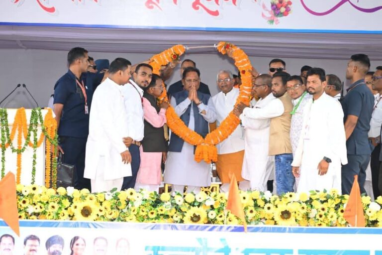 मुख्यमंत्री छत्तीसगढ़ विष्णु देव सहाय के गरिमा में उपस्थित के बीच कन्नौजे रजक समाज सेवा समिति के शपथ ग्रहण समारोह में गूँजी सामाजिक एकता की हुंकार; संवैधानिक मर्यादाओं के साथ संपन्न हुआ गरिमामयी आयोजन।