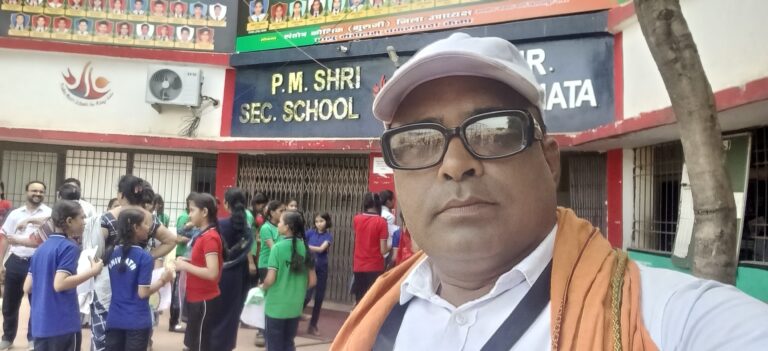 चकरभाठा, बोदरी तहसील: अंतर्राष्ट्रीय योग दिवस की पूर्व संध्या पर योगमय हुई फिजा; आत्मानंद विद्यालय में नन्हे हाथों ने कैनवास पर उकेरी योग की अलख।