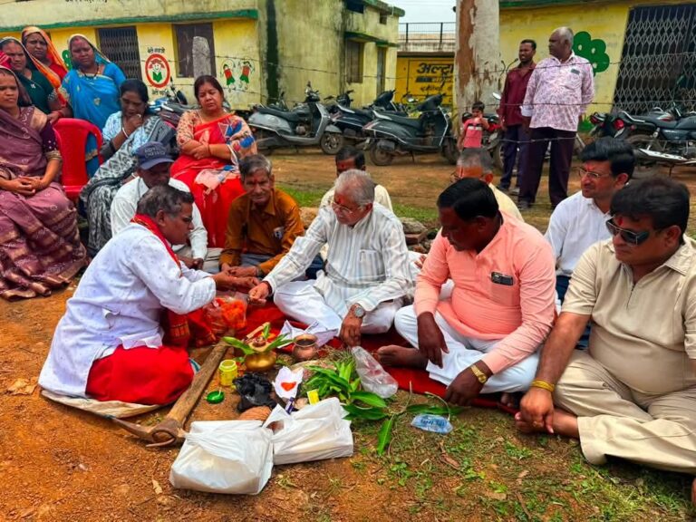 सत्यनारायण बाबा जी के अवतरण दिवस पर महा-पौधारोपण, मेधावियों का सम्मान और धुरी समाज के ₹10 लाख के भवन का हुआ भूमिपूजन।