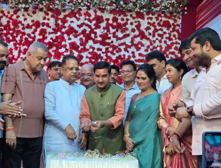 जन्मदिन पर बच्चों के बीच पहुंचे भाजपा कार्यकर्ता, केक-मिष्ठान बांटकर विधायक अमर अग्रवाल के दीर्घायु होने की कामना की..