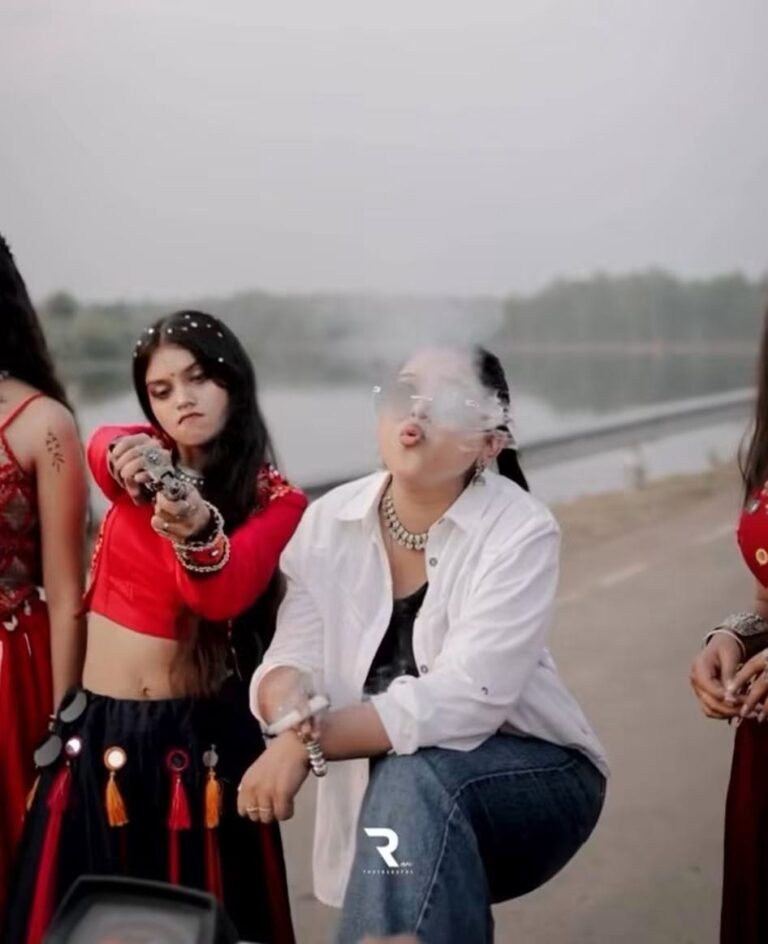 गरबा प्रमोशन वीडियो में पिस्टलनुमा हथियार से बवाल, असली या खिलौना? जांच में जुटी पुलिस