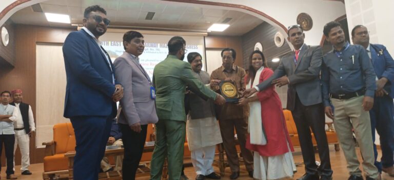 बिलासपुर: आम आदमी पार्टी नेत्री व अधिवक्ता प्रियंका शुक्ला “मूकनायक” के राष्ट्रीय अधिवेशन में सम्मानित